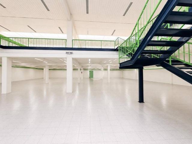 Locale Commerciale in vendita a Bergamo, Lombardia