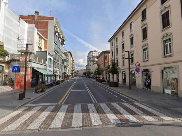 Locale Commerciale in vendita a Borgo Palazzo, Bergamo