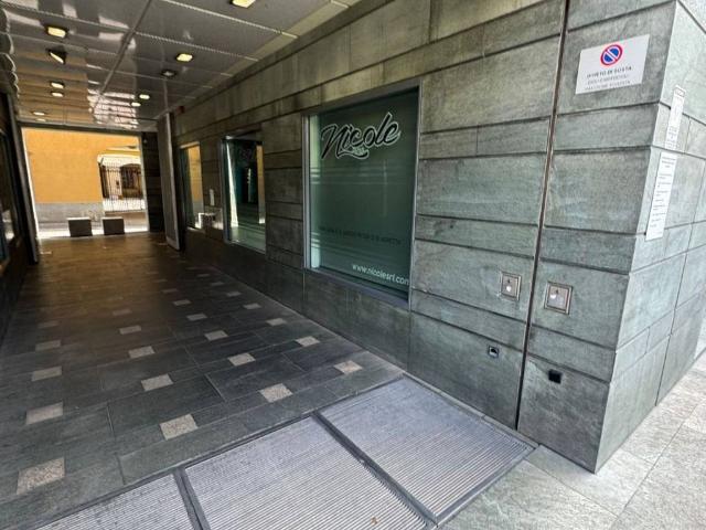Locale Commerciale in vendita a Città Alta, Bergamo