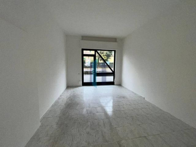 Locale Commerciale in vendita a Finazzi, Bergamo