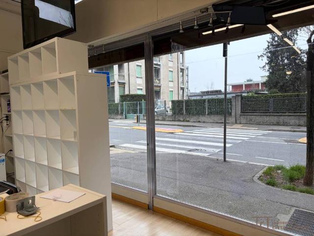 Locale Commerciale in vendita a Bergamo, Lombardia