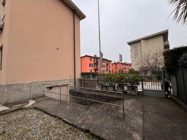 Locale Commerciale in vendita a Carnovali, Bergamo