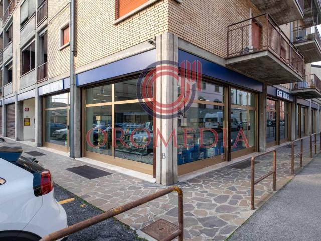 Locale Commerciale in vendita a Borgo Palazzo, Bergamo