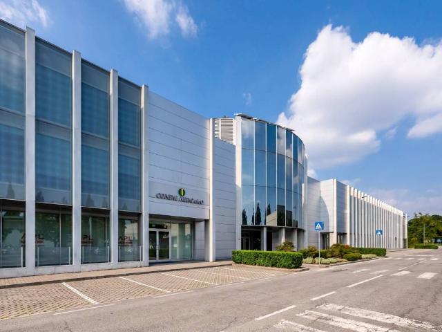Locale Commerciale in vendita a Area insediamenti produttivi 