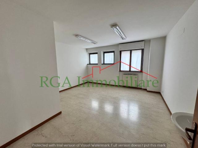 Locale Commerciale in vendita a Bergamo, Lombardia