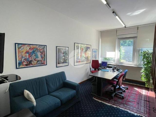 Locale Commerciale in vendita a Borgo Palazzo, Bergamo