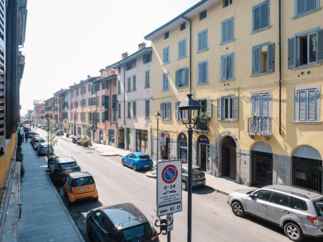 Locale Commerciale in vendita a Città Alta, Bergamo