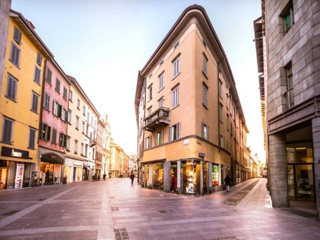 Locale Commerciale in vendita a Città Alta, Bergamo
