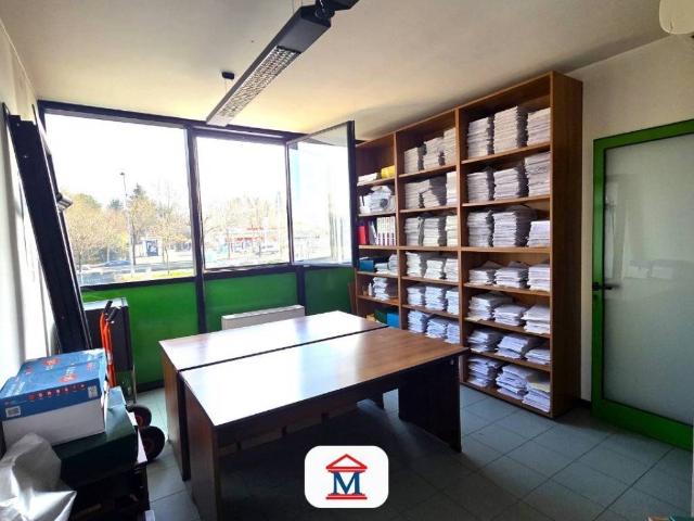 Locale Commerciale in vendita a Bergamo, Lombardia
