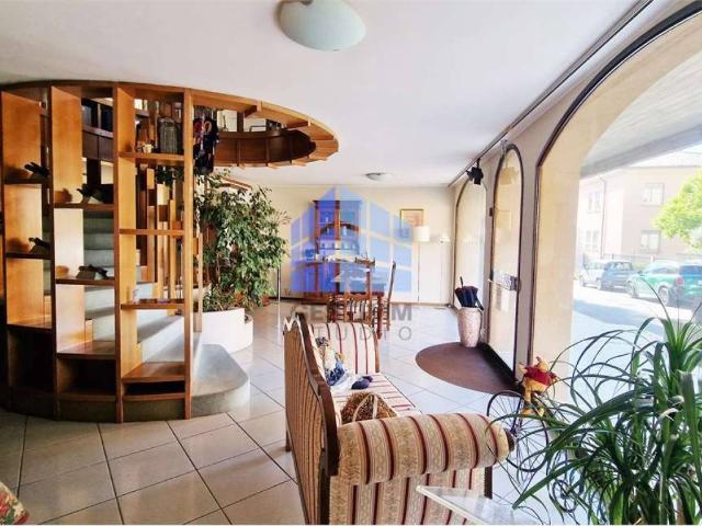 Locale Commerciale in vendita a Bergamo, Lombardia