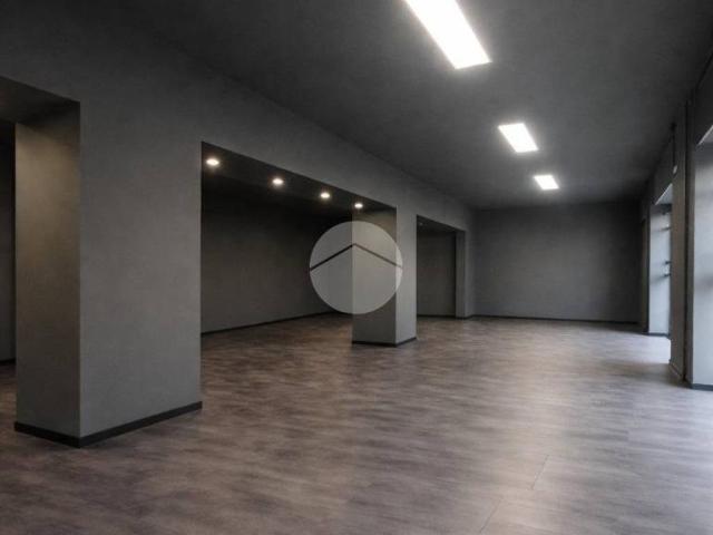 Locale Commerciale in vendita a Città Alta, Bergamo