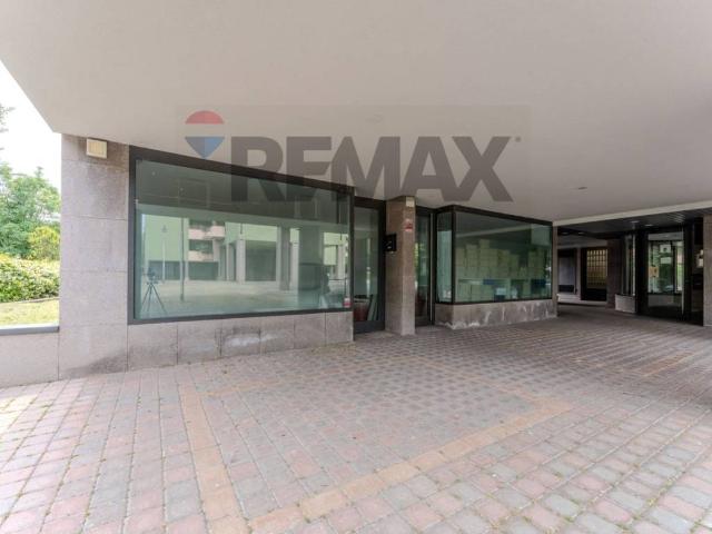 Locale Commerciale in vendita a Bergamo, Lombardia