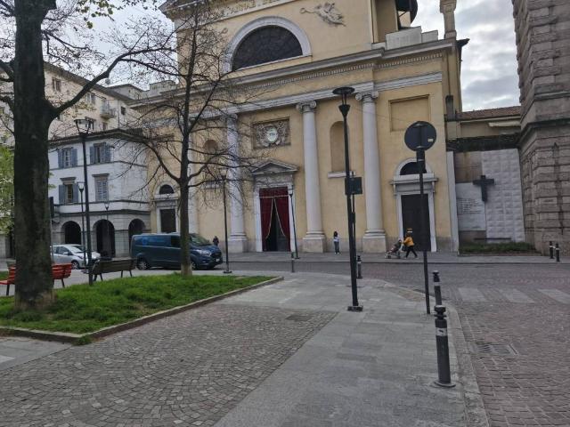 Locale Commerciale in vendita a Borgo Palazzo, Bergamo