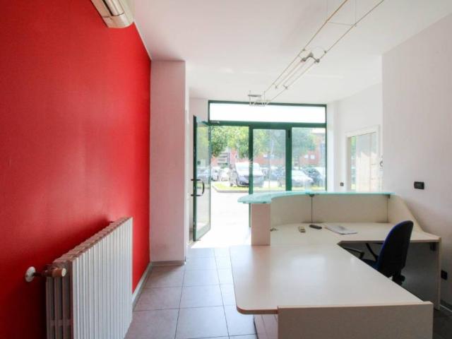 Locale Commerciale in vendita a Villaggio degli Sposi, Bergamo