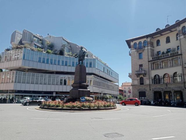 Locale Commerciale in vendita a Città Alta, Bergamo