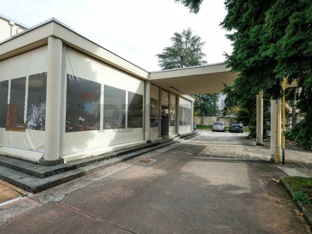 Locale Commerciale in vendita a Ronchi, Bergamo