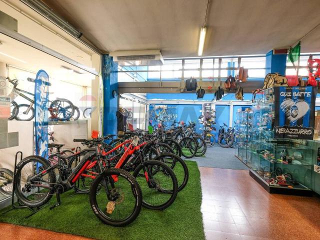 Locale Commerciale in vendita a Ronchi, Bergamo