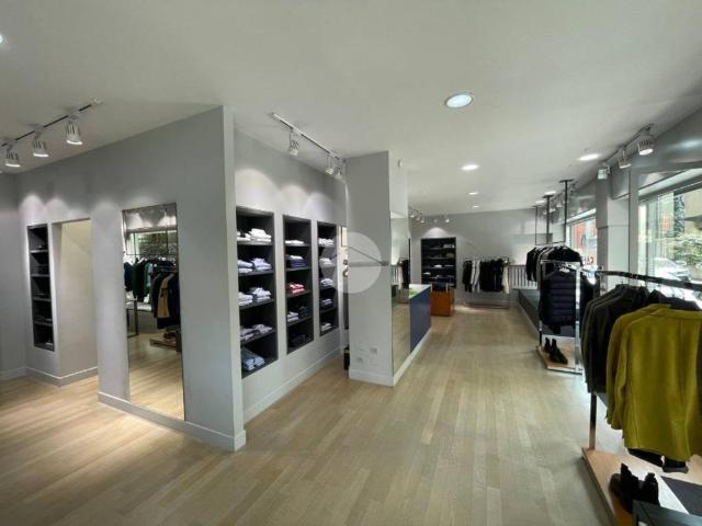 Locale Commerciale in vendita a Borgo Palazzo, Bergamo