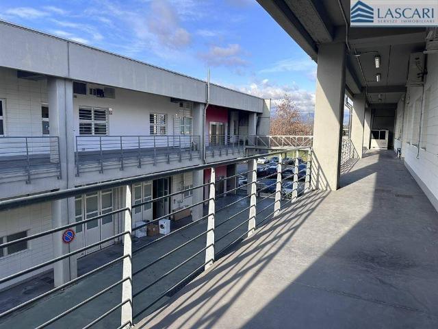 Locale Commerciale in vendita a Bergamo, Lombardia