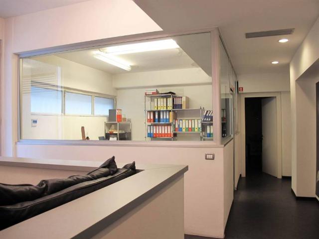 Locale Commerciale in vendita a Borgo Palazzo, Bergamo