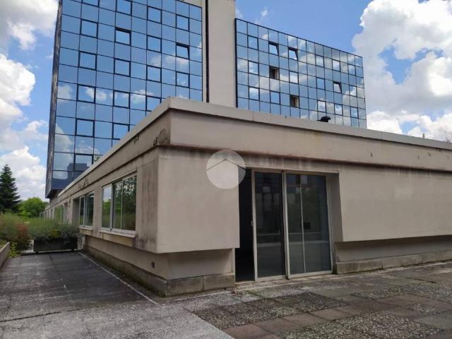 Locale Commerciale in vendita a Bergamo, Lombardia