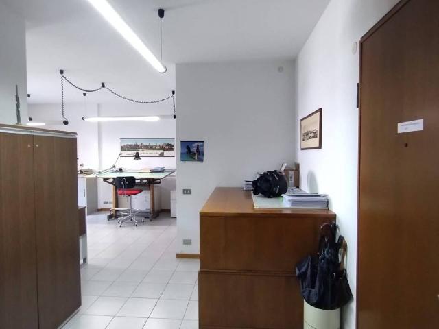 Locale Commerciale in vendita a Bergamo, Lombardia