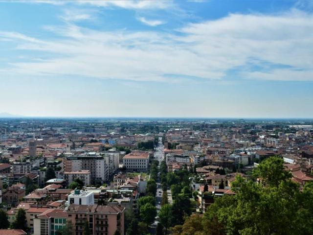 Locale Commerciale in vendita a Borgo Palazzo, Bergamo