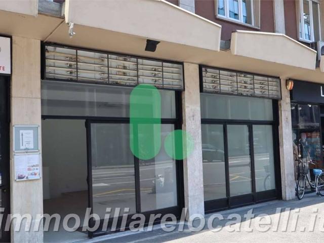 Locale Commerciale in vendita a Borgo Palazzo, Bergamo