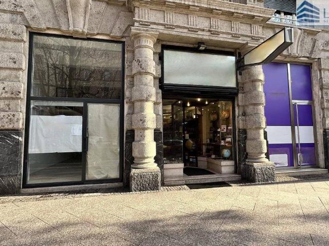 Locale Commerciale in vendita a Borgo Palazzo, Bergamo