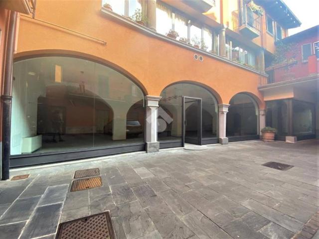 Locale Commerciale in vendita a Borgo Palazzo, Bergamo