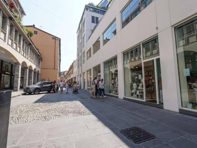 Locale Commerciale in affitto a Città Alta, Bergamo