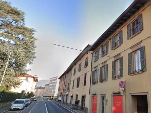 Locale Commerciale in vendita a Bergamo, Lombardia