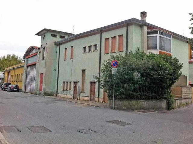 Locale Commerciale in vendita a Bergamo, Lombardia