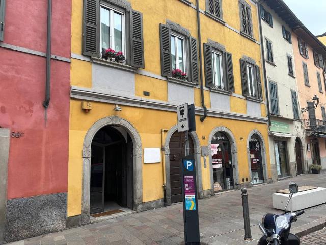 Locale Commerciale in vendita a Bergamo, Lombardia