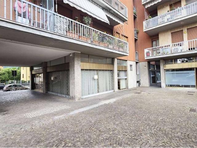 Locale Commerciale in vendita a Conca Fiorita, Bergamo