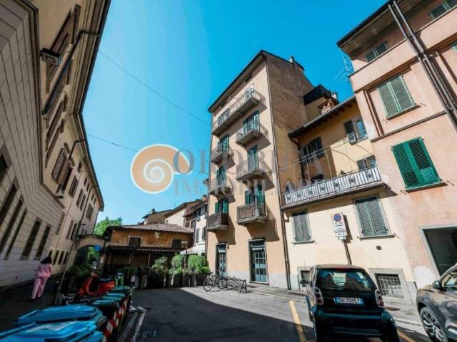 Locale Commerciale in vendita a Città Alta, Bergamo