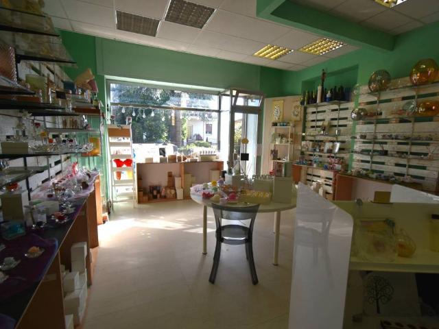 Locale Commerciale in vendita a Villanova, Bernareggio