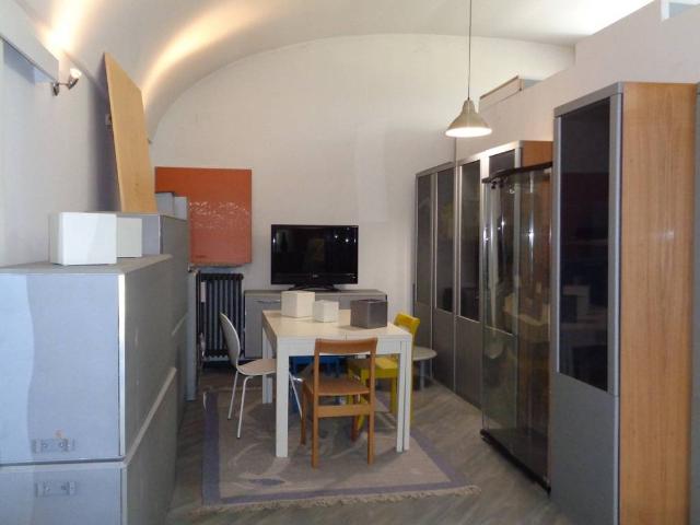 Locale Commerciale in vendita a Villanova, Bernareggio