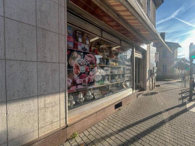 Locale Commerciale in vendita a Villanova, Bernareggio