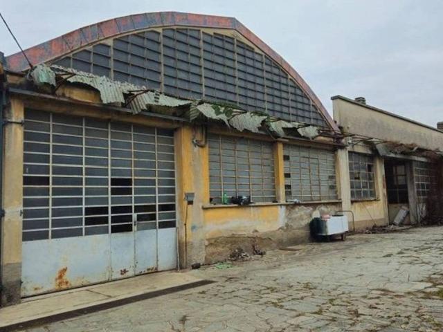 Locale Commerciale in vendita a Montesiro, Besana In Brianza