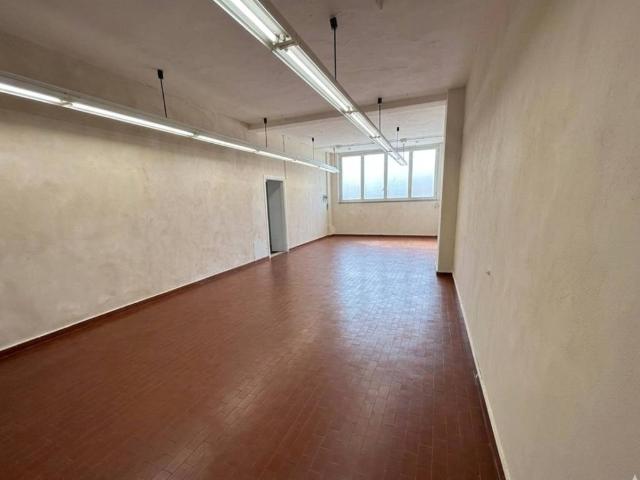 Locale Commerciale in vendita a Naresso, Besana In Brianza