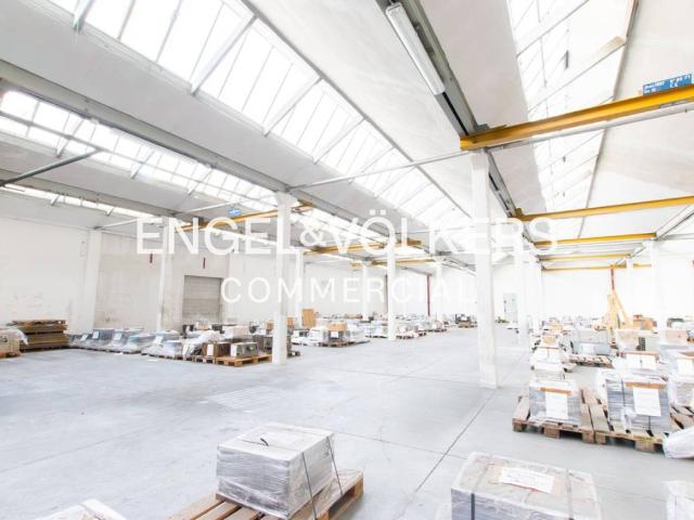 Locale Commerciale in vendita a Brugora, Besana In Brianza