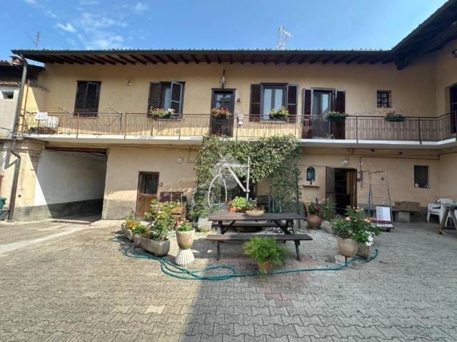 Locale Commerciale in vendita a Unione dei Comuni I Fontanili, Besate
