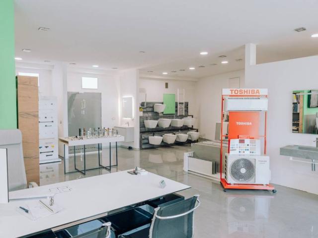 Locale Commerciale in vendita a Comunità della Vallagarina, Calliano