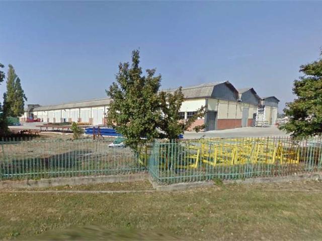 Locale Commerciale in vendita a Besenzone, Reggio Emilia