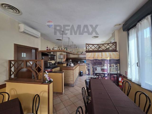 Locale Commerciale in vendita a Buzzano, Besnate