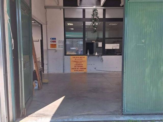 Locale Commerciale in vendita a Geretta, Besnate