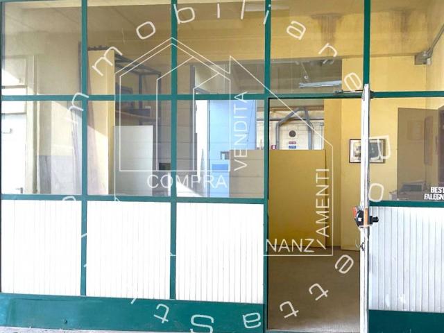Locale Commerciale in vendita a Geretta, Besnate