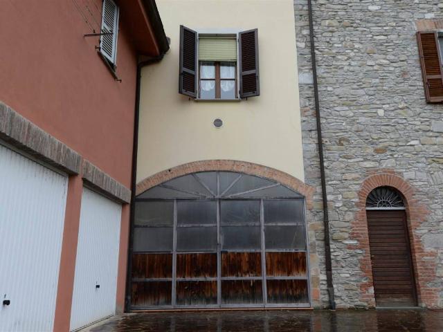 Locale Commerciale in vendita a Fra I Luoghi, Bettola