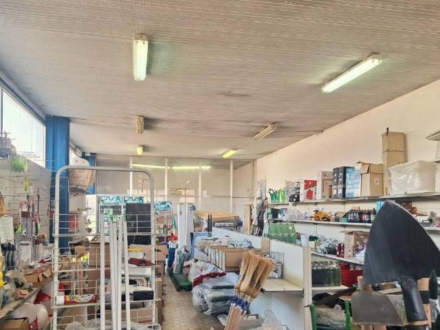 Locale Commerciale in vendita a Bettona, Umbria